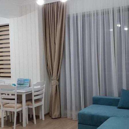 Apartament Laura Solid House Мамая Екстериор снимка
