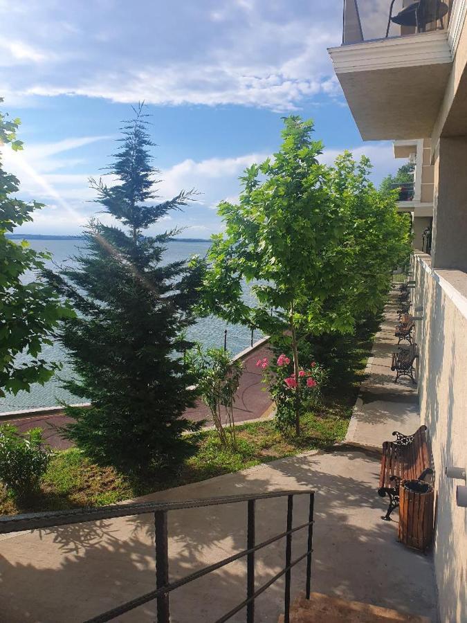 Apartament Laura Solid House Мамая Екстериор снимка