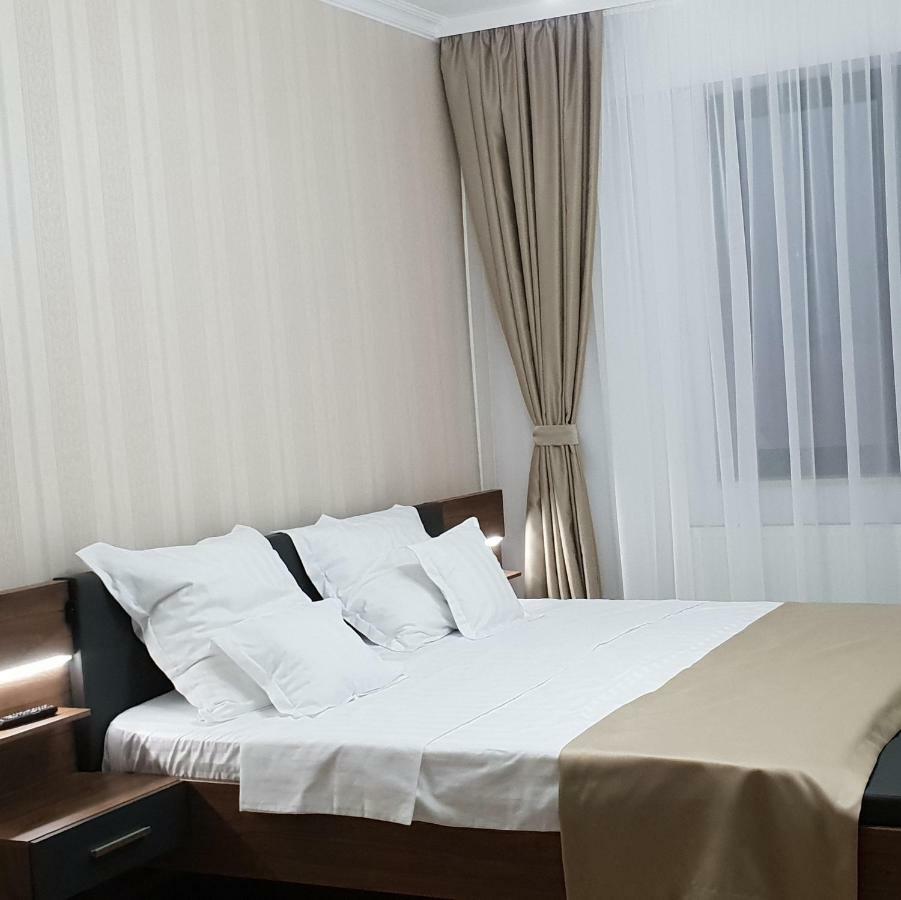 Apartament Laura Solid House Мамая Екстериор снимка